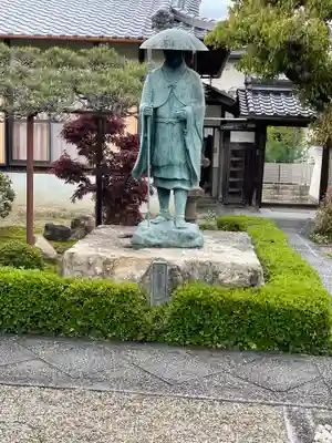 正光寺の像