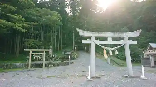 尾崎神社の鳥居