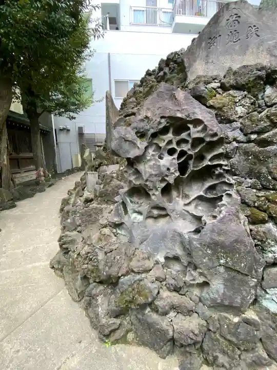 鐵砲洲稲荷神社の{uncategorized: "未分類", other: "その他", undefined: "問題あり", building: "その他建物", grave: "お墓", sacred_gate: "鳥居", guardian: "狛犬", statue: "像", buddha: "仏像", history: "歴史", nature: "自然", garden: "庭園", animal: "動物", pagoda: "塔", temizu: "手水舎", mountain_gate: "山門・神門", sanctuary: "本殿・本堂", subordinate: "末社・摂社", art: "芸術", scenery: "景色", jizo: "地蔵", ema: "絵馬", goshuin: "御朱印", omikuji: "おみくじ", items: "授与品その他", amulet: "お守り", goshuincho: "御朱印帳", eats: "食事", festival: "お祭り", votive_dance: "神楽", shichigosan: "七五三参", wedding: "結婚式", experience: "体験その他", initially: "初詣", around: "周辺", anti_infection: "感染症対策"}