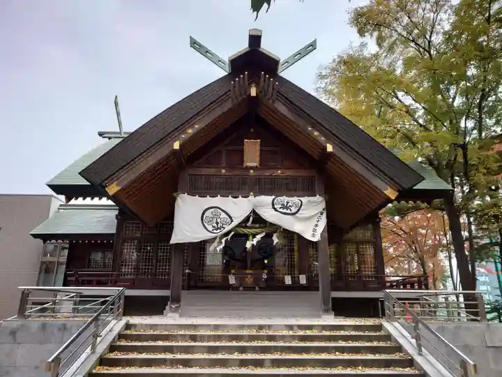 信濃神社の本殿・本堂