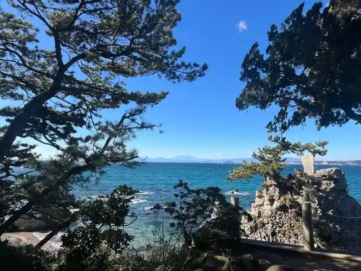 森戸大明神(森戸神社)の{uncategorized: "未分類", other: "その他", undefined: "問題あり", building: "その他建物", grave: "お墓", sacred_gate: "鳥居", guardian: "狛犬", statue: "像", buddha: "仏像", history: "歴史", nature: "自然", garden: "庭園", animal: "動物", pagoda: "塔", temizu: "手水舎", mountain_gate: "山門・神門", sanctuary: "本殿・本堂", subordinate: "末社・摂社", art: "芸術", scenery: "景色", jizo: "地蔵", ema: "絵馬", goshuin: "御朱印", omikuji: "おみくじ", items: "授与品その他", amulet: "お守り", goshuincho: "御朱印帳", eats: "食事", festival: "お祭り", votive_dance: "神楽", shichigosan: "七五三参", wedding: "結婚式", experience: "体験その他", initially: "初詣", around: "周辺", anti_infection: "感染症対策"}