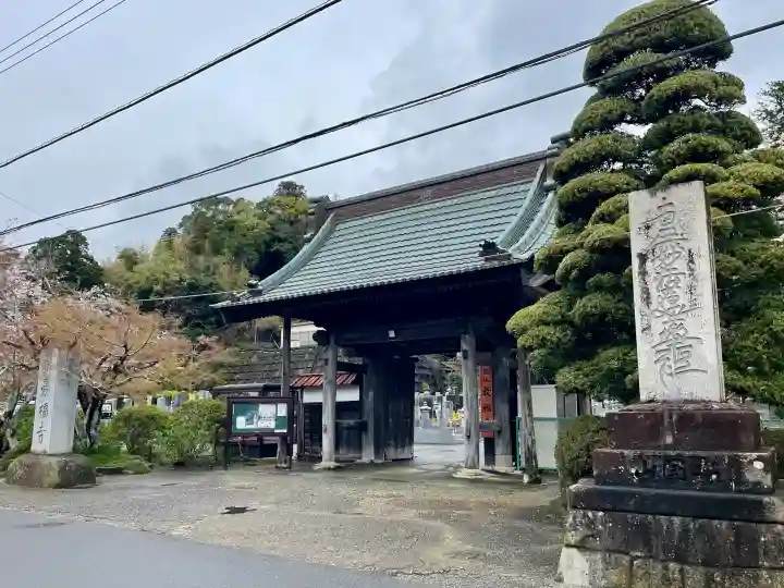 最福寺の{uncategorized: "未分類", other: "その他", undefined: "問題あり", building: "その他建物", grave: "お墓", sacred_gate: "鳥居", guardian: "狛犬", statue: "像", buddha: "仏像", history: "歴史", nature: "自然", garden: "庭園", animal: "動物", pagoda: "塔", temizu: "手水舎", mountain_gate: "山門・神門", sanctuary: "本殿・本堂", subordinate: "末社・摂社", art: "芸術", scenery: "景色", jizo: "地蔵", ema: "絵馬", goshuin: "御朱印", omikuji: "おみくじ", items: "授与品その他", amulet: "お守り", goshuincho: "御朱印帳", eats: "食事", festival: "お祭り", votive_dance: "神楽", shichigosan: "七五三参", wedding: "結婚式", experience: "体験その他", initially: "初詣", around: "周辺", anti_infection: "感染症対策"}