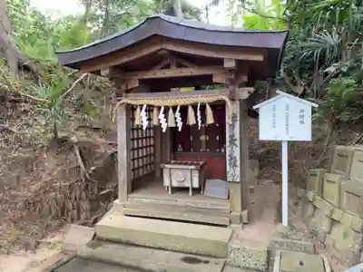 鶴峯八幡宮の末社・摂社