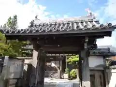 西光寺の山門