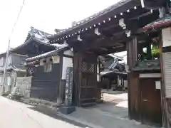 隨縁寺の山門