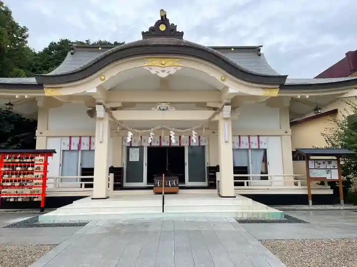 二川伏見稲荷の本殿・本堂