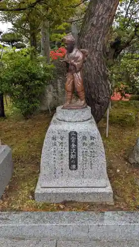 北見神社の像