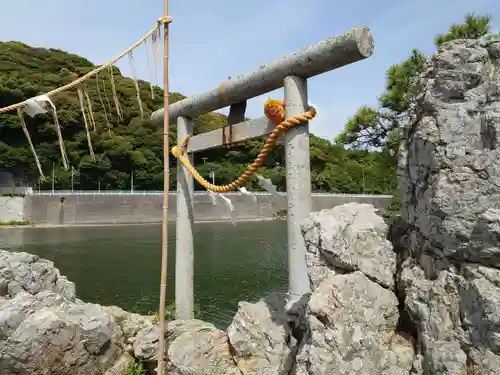 猪鼻湖神社の鳥居