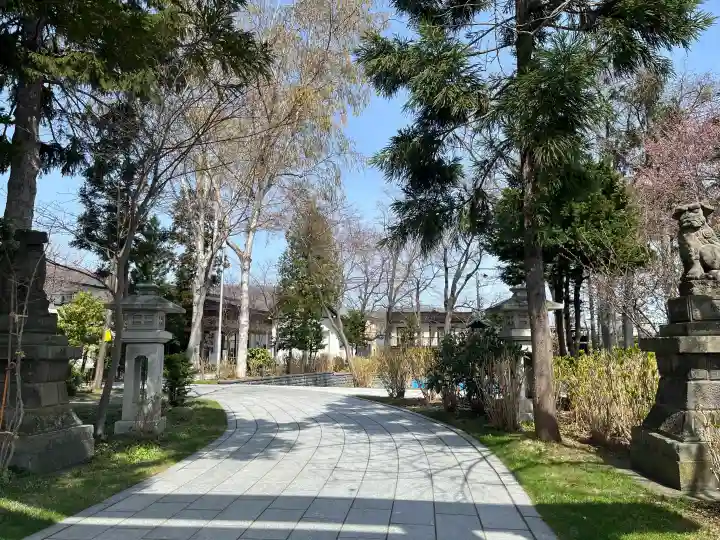 西野神社の{uncategorized: "未分類", other: "その他", undefined: "問題あり", building: "その他建物", grave: "お墓", sacred_gate: "鳥居", guardian: "狛犬", statue: "像", buddha: "仏像", history: "歴史", nature: "自然", garden: "庭園", animal: "動物", pagoda: "塔", temizu: "手水舎", mountain_gate: "山門・神門", sanctuary: "本殿・本堂", subordinate: "末社・摂社", art: "芸術", scenery: "景色", jizo: "地蔵", ema: "絵馬", goshuin: "御朱印", omikuji: "おみくじ", items: "授与品その他", amulet: "お守り", goshuincho: "御朱印帳", eats: "食事", festival: "お祭り", votive_dance: "神楽", shichigosan: "七五三参", wedding: "結婚式", experience: "体験その他", initially: "初詣", around: "周辺", anti_infection: "感染症対策"}
