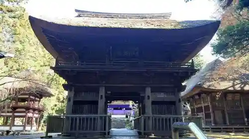 西明寺の山門