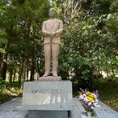 鶴谷八幡宮の像