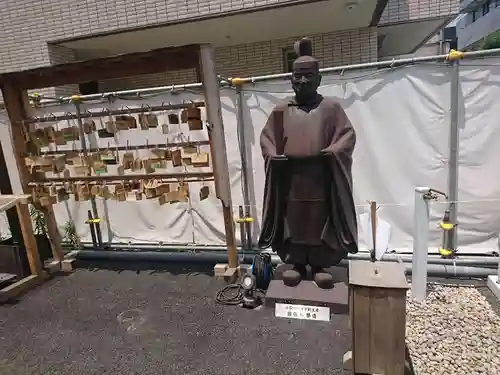 小石川大神宮の像