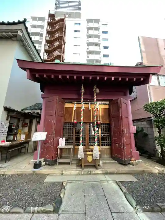 笠間稲荷神社 東京別社の{uncategorized: "未分類", other: "その他", undefined: "問題あり", building: "その他建物", grave: "お墓", sacred_gate: "鳥居", guardian: "狛犬", statue: "像", buddha: "仏像", history: "歴史", nature: "自然", garden: "庭園", animal: "動物", pagoda: "塔", temizu: "手水舎", mountain_gate: "山門・神門", sanctuary: "本殿・本堂", subordinate: "末社・摂社", art: "芸術", scenery: "景色", jizo: "地蔵", ema: "絵馬", goshuin: "御朱印", omikuji: "おみくじ", items: "授与品その他", amulet: "お守り", goshuincho: "御朱印帳", eats: "食事", festival: "お祭り", votive_dance: "神楽", shichigosan: "七五三参", wedding: "結婚式", experience: "体験その他", initially: "初詣", around: "周辺", anti_infection: "感染症対策"}