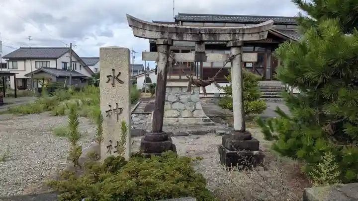 水神社の鳥居
