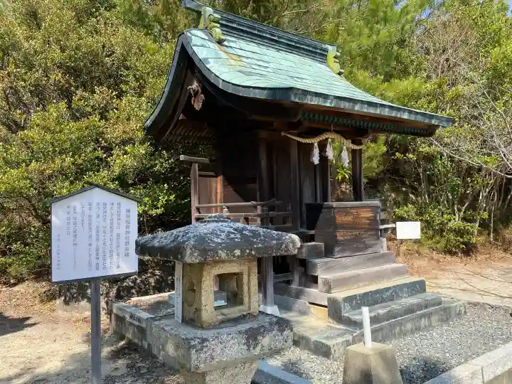 周防國総社宮 佐波神社の{uncategorized: "未分類", other: "その他", undefined: "問題あり", building: "その他建物", grave: "お墓", sacred_gate: "鳥居", guardian: "狛犬", statue: "像", buddha: "仏像", history: "歴史", nature: "自然", garden: "庭園", animal: "動物", pagoda: "塔", temizu: "手水舎", mountain_gate: "山門・神門", sanctuary: "本殿・本堂", subordinate: "末社・摂社", art: "芸術", scenery: "景色", jizo: "地蔵", ema: "絵馬", goshuin: "御朱印", omikuji: "おみくじ", items: "授与品その他", amulet: "お守り", goshuincho: "御朱印帳", eats: "食事", festival: "お祭り", votive_dance: "神楽", shichigosan: "七五三参", wedding: "結婚式", experience: "体験その他", initially: "初詣", around: "周辺", anti_infection: "感染症対策"}