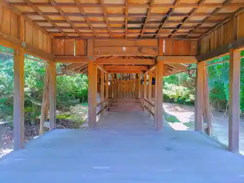 神明社（三丸渕三段割）の本殿