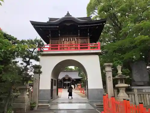 荒井神社の山門・神門