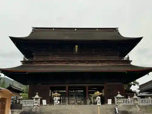 善光寺の{uncategorized: "未分類", other: "その他", undefined: "問題あり", building: "その他建物", grave: "お墓", sacred_gate: "鳥居", guardian: "狛犬", statue: "像", buddha: "仏像", history: "歴史", nature: "自然", garden: "庭園", animal: "動物", pagoda: "塔", temizu: "手水舎", mountain_gate: "山門・神門", sanctuary: "本殿・本堂", subordinate: "末社・摂社", art: "芸術", scenery: "景色", jizo: "地蔵", ema: "絵馬", goshuin: "御朱印", omikuji: "おみくじ", items: "授与品その他", amulet: "お守り", goshuincho: "御朱印帳", eats: "食事", festival: "お祭り", votive_dance: "神楽", shichigosan: "七五三参", wedding: "結婚式", experience: "体験その他", initially: "初詣", around: "周辺", anti_infection: "感染症対策"}