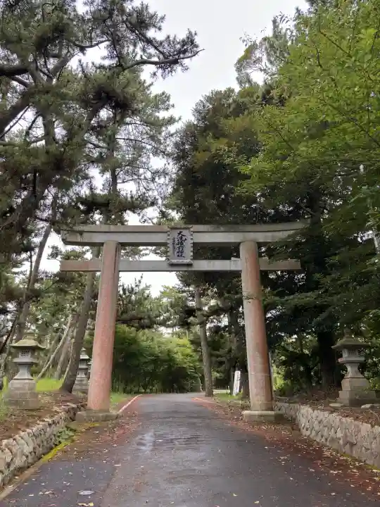 大洗磯前神社の{uncategorized: "未分類", other: "その他", undefined: "問題あり", building: "その他建物", grave: "お墓", sacred_gate: "鳥居", guardian: "狛犬", statue: "像", buddha: "仏像", history: "歴史", nature: "自然", garden: "庭園", animal: "動物", pagoda: "塔", temizu: "手水舎", mountain_gate: "山門・神門", sanctuary: "本殿・本堂", subordinate: "末社・摂社", art: "芸術", scenery: "景色", jizo: "地蔵", ema: "絵馬", goshuin: "御朱印", omikuji: "おみくじ", items: "授与品その他", amulet: "お守り", goshuincho: "御朱印帳", eats: "食事", festival: "お祭り", votive_dance: "神楽", shichigosan: "七五三参", wedding: "結婚式", experience: "体験その他", initially: "初詣", around: "周辺", anti_infection: "感染症対策"}