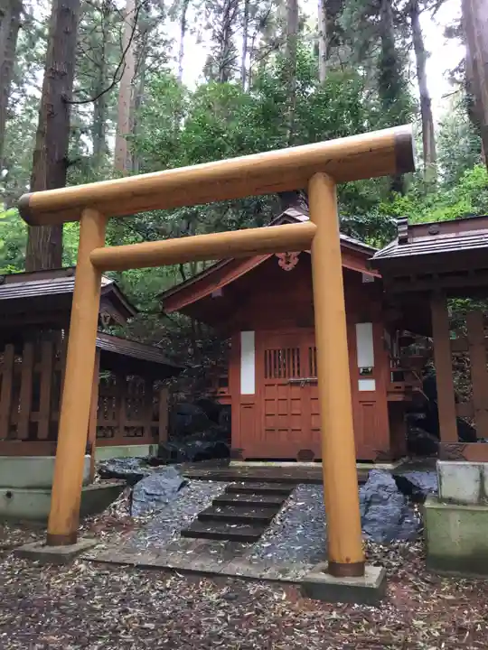 手接足尾神社の鳥居