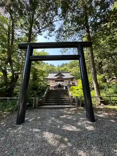 義經神社の鳥居