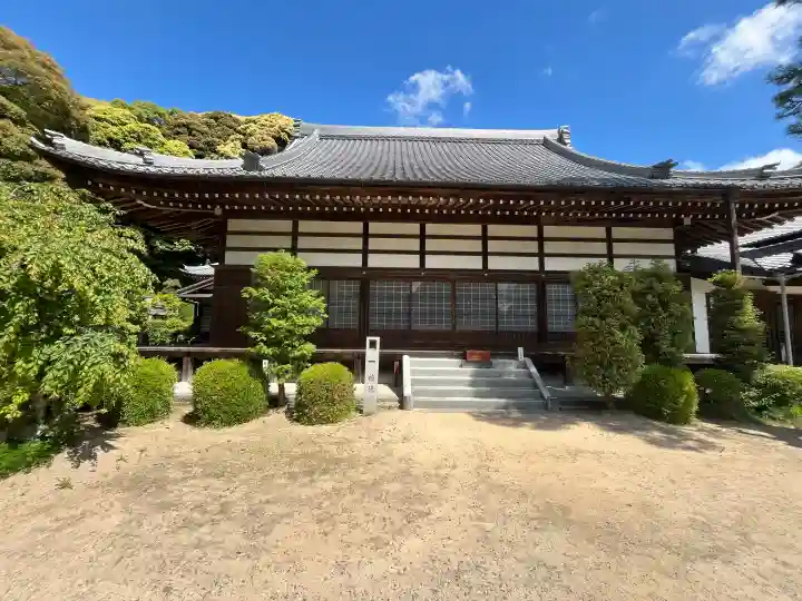 華蔵寺の{uncategorized: "未分類", other: "その他", undefined: "問題あり", building: "その他建物", grave: "お墓", sacred_gate: "鳥居", guardian: "狛犬", statue: "像", buddha: "仏像", history: "歴史", nature: "自然", garden: "庭園", animal: "動物", pagoda: "塔", temizu: "手水舎", mountain_gate: "山門・神門", sanctuary: "本殿・本堂", subordinate: "末社・摂社", art: "芸術", scenery: "景色", jizo: "地蔵", ema: "絵馬", goshuin: "御朱印", omikuji: "おみくじ", items: "授与品その他", amulet: "お守り", goshuincho: "御朱印帳", eats: "食事", festival: "お祭り", votive_dance: "神楽", shichigosan: "七五三参", wedding: "結婚式", experience: "体験その他", initially: "初詣", around: "周辺", anti_infection: "感染症対策"}
