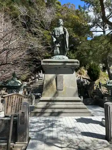 誕生寺の{uncategorized: "未分類", other: "その他", undefined: "問題あり", building: "その他建物", grave: "お墓", sacred_gate: "鳥居", guardian: "狛犬", statue: "像", buddha: "仏像", history: "歴史", nature: "自然", garden: "庭園", animal: "動物", pagoda: "塔", temizu: "手水舎", mountain_gate: "山門・神門", sanctuary: "本殿・本堂", subordinate: "末社・摂社", art: "芸術", scenery: "景色", jizo: "地蔵", ema: "絵馬", goshuin: "御朱印", omikuji: "おみくじ", items: "授与品その他", amulet: "お守り", goshuincho: "御朱印帳", eats: "食事", festival: "お祭り", votive_dance: "神楽", shichigosan: "七五三参", wedding: "結婚式", experience: "体験その他", initially: "初詣", around: "周辺", anti_infection: "感染症対策"}