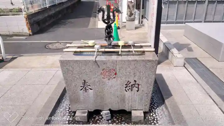 成田山横浜別院延命院の手水舎