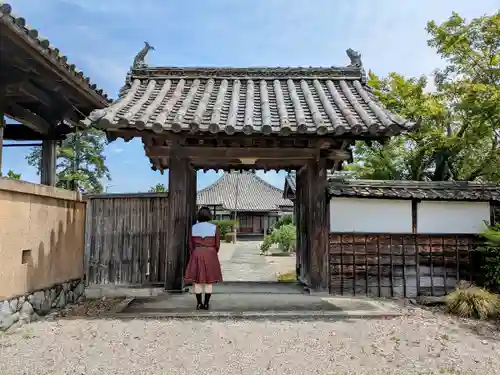 安楽寺の山門