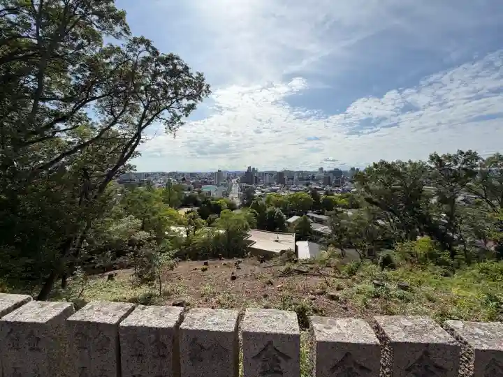玉井宮東照宮の{uncategorized: "未分類", other: "その他", undefined: "問題あり", building: "その他建物", grave: "お墓", sacred_gate: "鳥居", guardian: "狛犬", statue: "像", buddha: "仏像", history: "歴史", nature: "自然", garden: "庭園", animal: "動物", pagoda: "塔", temizu: "手水舎", mountain_gate: "山門・神門", sanctuary: "本殿・本堂", subordinate: "末社・摂社", art: "芸術", scenery: "景色", jizo: "地蔵", ema: "絵馬", goshuin: "御朱印", omikuji: "おみくじ", items: "授与品その他", amulet: "お守り", goshuincho: "御朱印帳", eats: "食事", festival: "お祭り", votive_dance: "神楽", shichigosan: "七五三参", wedding: "結婚式", experience: "体験その他", initially: "初詣", around: "周辺", anti_infection: "感染症対策"}