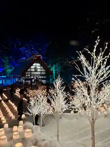 定山渓神社の{uncategorized: "未分類", other: "その他", undefined: "問題あり", building: "その他建物", grave: "お墓", sacred_gate: "鳥居", guardian: "狛犬", statue: "像", buddha: "仏像", history: "歴史", nature: "自然", garden: "庭園", animal: "動物", pagoda: "塔", temizu: "手水舎", mountain_gate: "山門・神門", sanctuary: "本殿・本堂", subordinate: "末社・摂社", art: "芸術", scenery: "景色", jizo: "地蔵", ema: "絵馬", goshuin: "御朱印", omikuji: "おみくじ", items: "授与品その他", amulet: "お守り", goshuincho: "御朱印帳", eats: "食事", festival: "お祭り", votive_dance: "神楽", shichigosan: "七五三参", wedding: "結婚式", experience: "体験その他", initially: "初詣", around: "周辺", anti_infection: "感染症対策"}