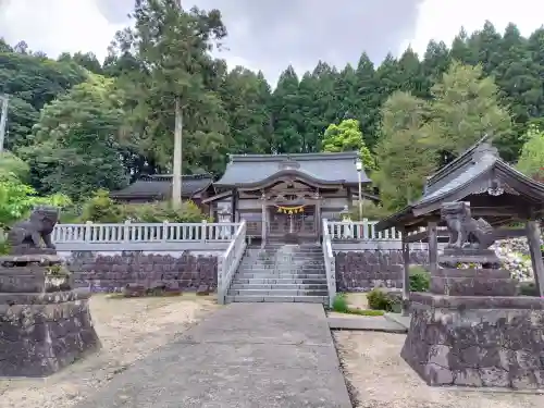伊夜比咩神社の{uncategorized: "未分類", other: "その他", undefined: "問題あり", building: "その他建物", grave: "お墓", sacred_gate: "鳥居", guardian: "狛犬", statue: "像", buddha: "仏像", history: "歴史", nature: "自然", garden: "庭園", animal: "動物", pagoda: "塔", temizu: "手水舎", mountain_gate: "山門・神門", sanctuary: "本殿・本堂", subordinate: "末社・摂社", art: "芸術", scenery: "景色", jizo: "地蔵", ema: "絵馬", goshuin: "御朱印", omikuji: "おみくじ", items: "授与品その他", amulet: "お守り", goshuincho: "御朱印帳", eats: "食事", festival: "お祭り", votive_dance: "神楽", shichigosan: "七五三参", wedding: "結婚式", experience: "体験その他", initially: "初詣", around: "周辺", anti_infection: "感染症対策"}