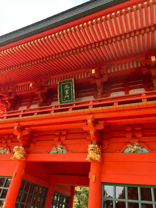 穴八幡宮の山門・神門