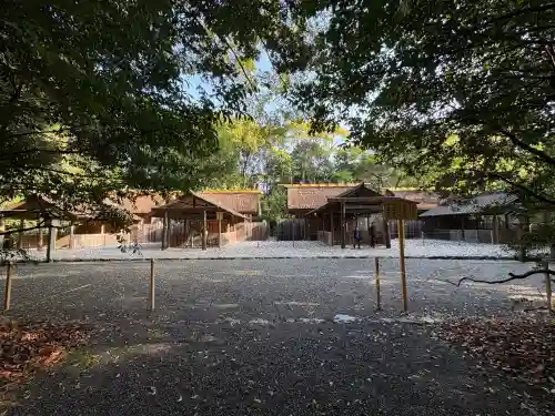 月讀宮（皇大神宮別宮）の{uncategorized: "未分類", other: "その他", undefined: "問題あり", building: "その他建物", grave: "お墓", sacred_gate: "鳥居", guardian: "狛犬", statue: "像", buddha: "仏像", history: "歴史", nature: "自然", garden: "庭園", animal: "動物", pagoda: "塔", temizu: "手水舎", mountain_gate: "山門・神門", sanctuary: "本殿・本堂", subordinate: "末社・摂社", art: "芸術", scenery: "景色", jizo: "地蔵", ema: "絵馬", goshuin: "御朱印", omikuji: "おみくじ", items: "授与品その他", amulet: "お守り", goshuincho: "御朱印帳", eats: "食事", festival: "お祭り", votive_dance: "神楽", shichigosan: "七五三参", wedding: "結婚式", experience: "体験その他", initially: "初詣", around: "周辺", anti_infection: "感染症対策"}