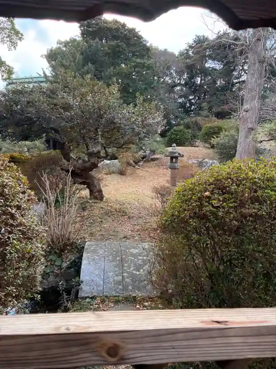 諏訪神社の庭園