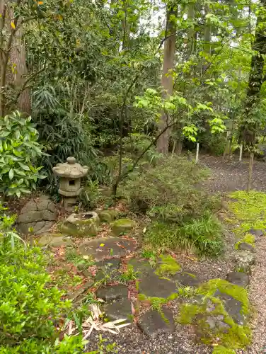 越中一宮 髙瀬神社の{uncategorized: "未分類", other: "その他", undefined: "問題あり", building: "その他建物", grave: "お墓", sacred_gate: "鳥居", guardian: "狛犬", statue: "像", buddha: "仏像", history: "歴史", nature: "自然", garden: "庭園", animal: "動物", pagoda: "塔", temizu: "手水舎", mountain_gate: "山門・神門", sanctuary: "本殿・本堂", subordinate: "末社・摂社", art: "芸術", scenery: "景色", jizo: "地蔵", ema: "絵馬", goshuin: "御朱印", omikuji: "おみくじ", items: "授与品その他", amulet: "お守り", goshuincho: "御朱印帳", eats: "食事", festival: "お祭り", votive_dance: "神楽", shichigosan: "七五三参", wedding: "結婚式", experience: "体験その他", initially: "初詣", around: "周辺", anti_infection: "感染症対策"}