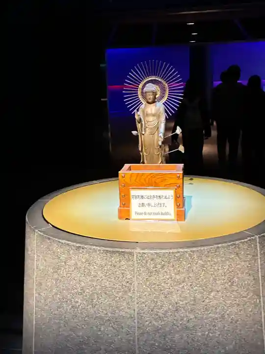 東本願寺本廟 牛久浄苑(牛久大仏)の{uncategorized: "未分類", other: "その他", undefined: "問題あり", building: "その他建物", grave: "お墓", sacred_gate: "鳥居", guardian: "狛犬", statue: "像", buddha: "仏像", history: "歴史", nature: "自然", garden: "庭園", animal: "動物", pagoda: "塔", temizu: "手水舎", mountain_gate: "山門・神門", sanctuary: "本殿・本堂", subordinate: "末社・摂社", art: "芸術", scenery: "景色", jizo: "地蔵", ema: "絵馬", goshuin: "御朱印", omikuji: "おみくじ", items: "授与品その他", amulet: "お守り", goshuincho: "御朱印帳", eats: "食事", festival: "お祭り", votive_dance: "神楽", shichigosan: "七五三参", wedding: "結婚式", experience: "体験その他", initially: "初詣", around: "周辺", anti_infection: "感染症対策"}