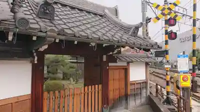 摂取院の山門・神門