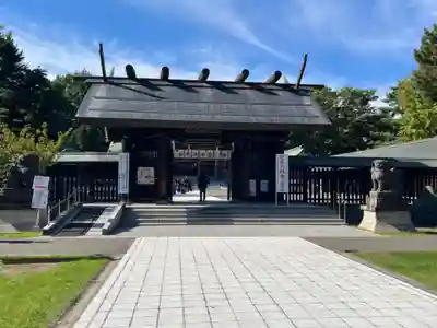 札幌護國神社の山門・神門