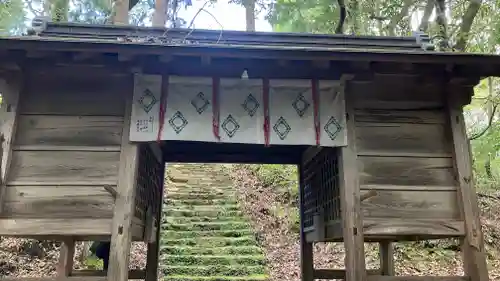 松尾神社の山門・神門
