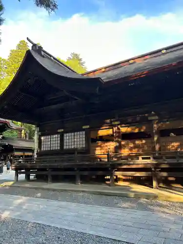 諏訪大社下社秋宮の本殿・本堂