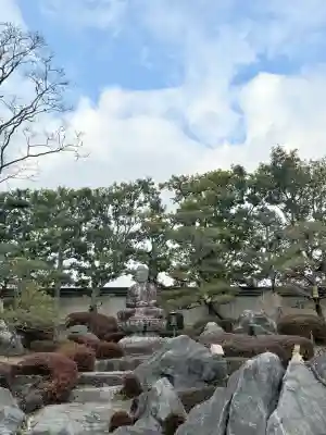 當麻寺 奥院の{uncategorized: "未分類", other: "その他", undefined: "問題あり", building: "その他建物", grave: "お墓", sacred_gate: "鳥居", guardian: "狛犬", statue: "像", buddha: "仏像", history: "歴史", nature: "自然", garden: "庭園", animal: "動物", pagoda: "塔", temizu: "手水舎", mountain_gate: "山門・神門", sanctuary: "本殿・本堂", subordinate: "末社・摂社", art: "芸術", scenery: "景色", jizo: "地蔵", ema: "絵馬", goshuin: "御朱印", omikuji: "おみくじ", items: "授与品その他", amulet: "お守り", goshuincho: "御朱印帳", eats: "食事", festival: "お祭り", votive_dance: "神楽", shichigosan: "七五三参", wedding: "結婚式", experience: "体験その他", initially: "初詣", around: "周辺", anti_infection: "感染症対策"}