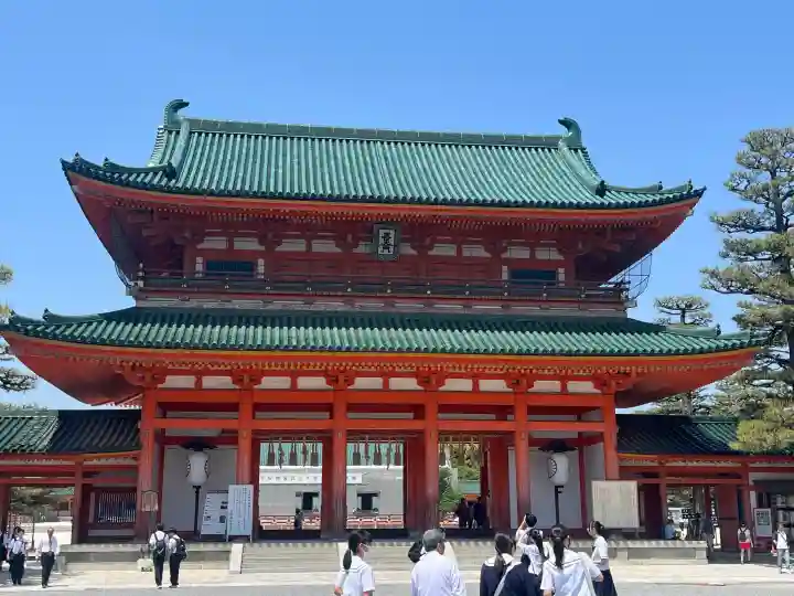 平安神宮の{uncategorized: "未分類", other: "その他", undefined: "問題あり", building: "その他建物", grave: "お墓", sacred_gate: "鳥居", guardian: "狛犬", statue: "像", buddha: "仏像", history: "歴史", nature: "自然", garden: "庭園", animal: "動物", pagoda: "塔", temizu: "手水舎", mountain_gate: "山門・神門", sanctuary: "本殿・本堂", subordinate: "末社・摂社", art: "芸術", scenery: "景色", jizo: "地蔵", ema: "絵馬", goshuin: "御朱印", omikuji: "おみくじ", items: "授与品その他", amulet: "お守り", goshuincho: "御朱印帳", eats: "食事", festival: "お祭り", votive_dance: "神楽", shichigosan: "七五三参", wedding: "結婚式", experience: "体験その他", initially: "初詣", around: "周辺", anti_infection: "感染症対策"}