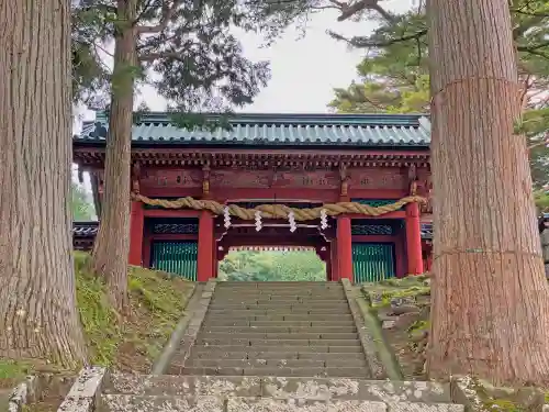 日光二荒山神社中宮祠の山門・神門