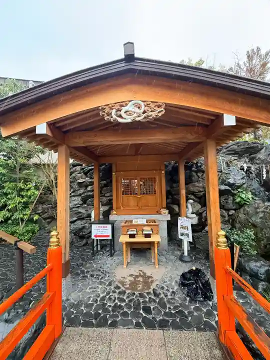 蛇窪神社の{uncategorized: "未分類", other: "その他", undefined: "問題あり", building: "その他建物", grave: "お墓", sacred_gate: "鳥居", guardian: "狛犬", statue: "像", buddha: "仏像", history: "歴史", nature: "自然", garden: "庭園", animal: "動物", pagoda: "塔", temizu: "手水舎", mountain_gate: "山門・神門", sanctuary: "本殿・本堂", subordinate: "末社・摂社", art: "芸術", scenery: "景色", jizo: "地蔵", ema: "絵馬", goshuin: "御朱印", omikuji: "おみくじ", items: "授与品その他", amulet: "お守り", goshuincho: "御朱印帳", eats: "食事", festival: "お祭り", votive_dance: "神楽", shichigosan: "七五三参", wedding: "結婚式", experience: "体験その他", initially: "初詣", around: "周辺", anti_infection: "感染症対策"}