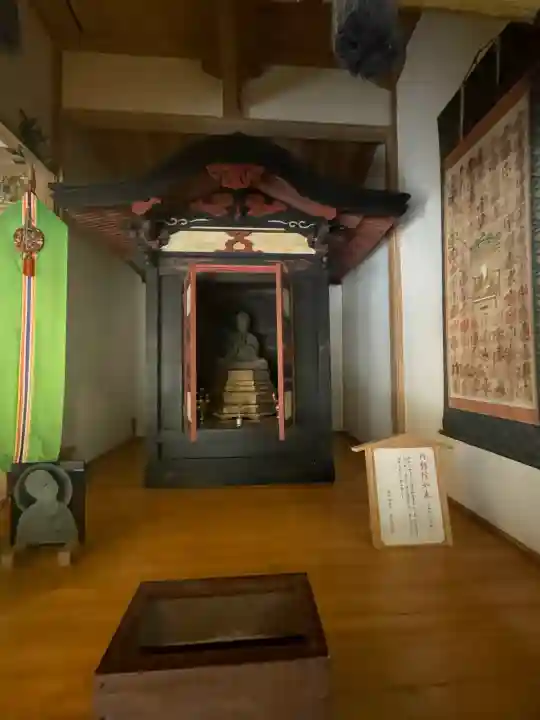 御岩神社の{uncategorized: "未分類", other: "その他", undefined: "問題あり", building: "その他建物", grave: "お墓", sacred_gate: "鳥居", guardian: "狛犬", statue: "像", buddha: "仏像", history: "歴史", nature: "自然", garden: "庭園", animal: "動物", pagoda: "塔", temizu: "手水舎", mountain_gate: "山門・神門", sanctuary: "本殿・本堂", subordinate: "末社・摂社", art: "芸術", scenery: "景色", jizo: "地蔵", ema: "絵馬", goshuin: "御朱印", omikuji: "おみくじ", items: "授与品その他", amulet: "お守り", goshuincho: "御朱印帳", eats: "食事", festival: "お祭り", votive_dance: "神楽", shichigosan: "七五三参", wedding: "結婚式", experience: "体験その他", initially: "初詣", around: "周辺", anti_infection: "感染症対策"}