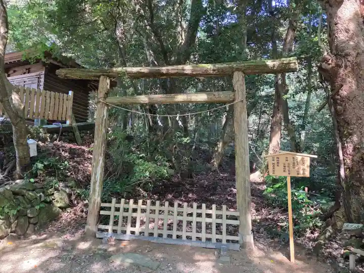 氣多大社の{uncategorized: "未分類", other: "その他", undefined: "問題あり", building: "その他建物", grave: "お墓", sacred_gate: "鳥居", guardian: "狛犬", statue: "像", buddha: "仏像", history: "歴史", nature: "自然", garden: "庭園", animal: "動物", pagoda: "塔", temizu: "手水舎", mountain_gate: "山門・神門", sanctuary: "本殿・本堂", subordinate: "末社・摂社", art: "芸術", scenery: "景色", jizo: "地蔵", ema: "絵馬", goshuin: "御朱印", omikuji: "おみくじ", items: "授与品その他", amulet: "お守り", goshuincho: "御朱印帳", eats: "食事", festival: "お祭り", votive_dance: "神楽", shichigosan: "七五三参", wedding: "結婚式", experience: "体験その他", initially: "初詣", around: "周辺", anti_infection: "感染症対策"}