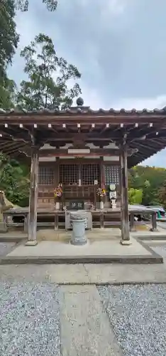 龍光寺の{uncategorized: "未分類", other: "その他", undefined: "問題あり", building: "その他建物", grave: "お墓", sacred_gate: "鳥居", guardian: "狛犬", statue: "像", buddha: "仏像", history: "歴史", nature: "自然", garden: "庭園", animal: "動物", pagoda: "塔", temizu: "手水舎", mountain_gate: "山門・神門", sanctuary: "本殿・本堂", subordinate: "末社・摂社", art: "芸術", scenery: "景色", jizo: "地蔵", ema: "絵馬", goshuin: "御朱印", omikuji: "おみくじ", items: "授与品その他", amulet: "お守り", goshuincho: "御朱印帳", eats: "食事", festival: "お祭り", votive_dance: "神楽", shichigosan: "七五三参", wedding: "結婚式", experience: "体験その他", initially: "初詣", around: "周辺", anti_infection: "感染症対策"}