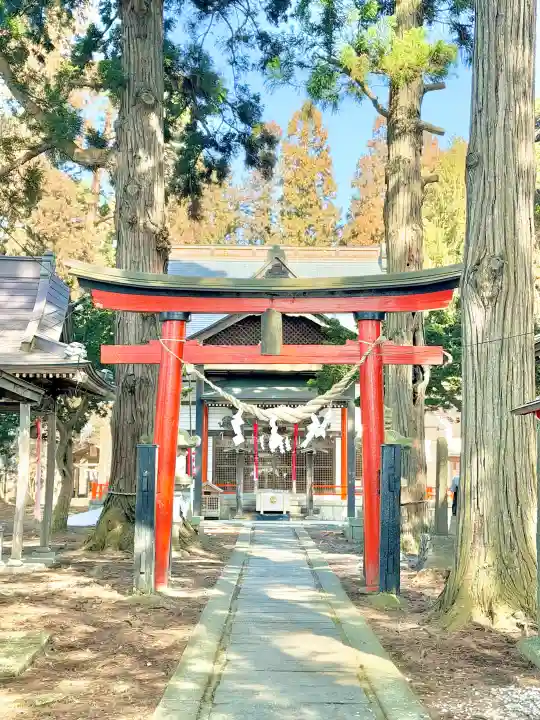 石鳥谷熊野神社の{uncategorized: "未分類", other: "その他", undefined: "問題あり", building: "その他建物", grave: "お墓", sacred_gate: "鳥居", guardian: "狛犬", statue: "像", buddha: "仏像", history: "歴史", nature: "自然", garden: "庭園", animal: "動物", pagoda: "塔", temizu: "手水舎", mountain_gate: "山門・神門", sanctuary: "本殿・本堂", subordinate: "末社・摂社", art: "芸術", scenery: "景色", jizo: "地蔵", ema: "絵馬", goshuin: "御朱印", omikuji: "おみくじ", items: "授与品その他", amulet: "お守り", goshuincho: "御朱印帳", eats: "食事", festival: "お祭り", votive_dance: "神楽", shichigosan: "七五三参", wedding: "結婚式", experience: "体験その他", initially: "初詣", around: "周辺", anti_infection: "感染症対策"}