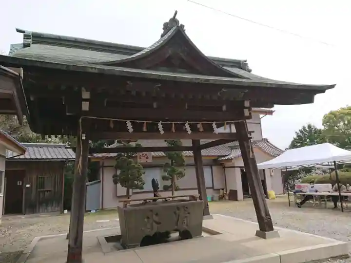 形原神社の手水舎